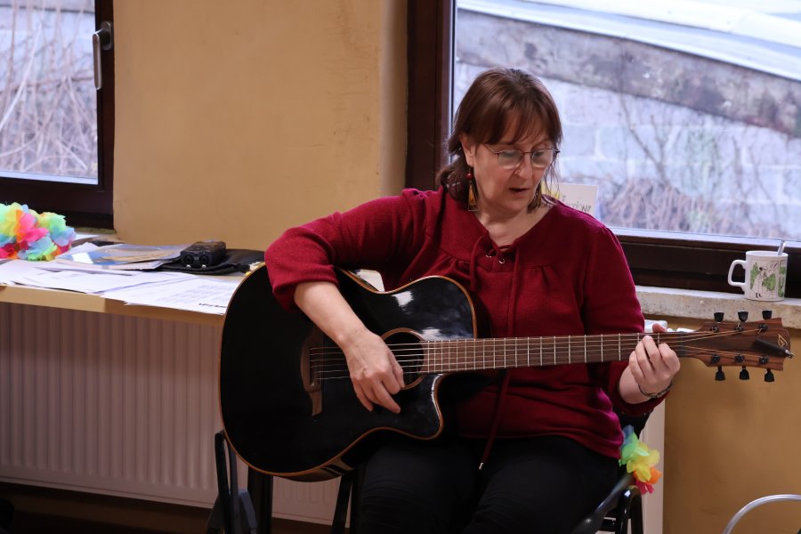 Guitare et chansons enfantines pour élagir votre gamme d'animation #645