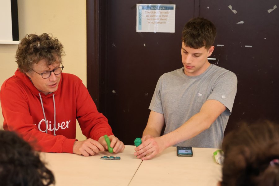 Le théâtre d'objets comme outil de lutte contre les discriminations #669