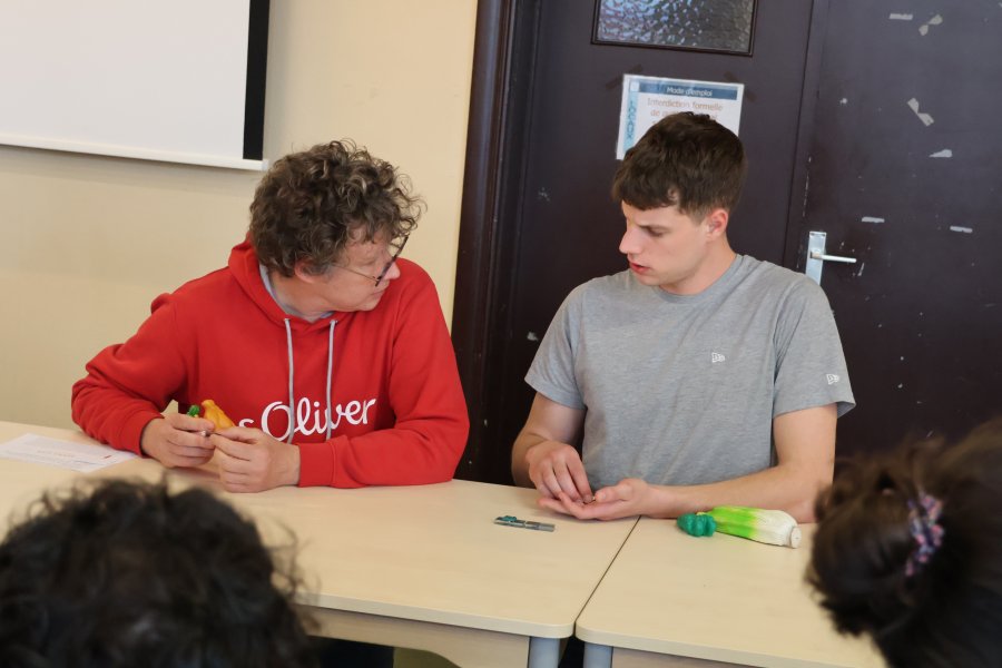 Le théâtre d'objets comme outil de lutte contre les discriminations #669