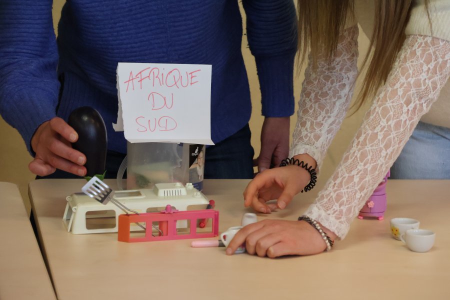 Le théâtre d'objets comme outil de lutte contre les discriminations #669