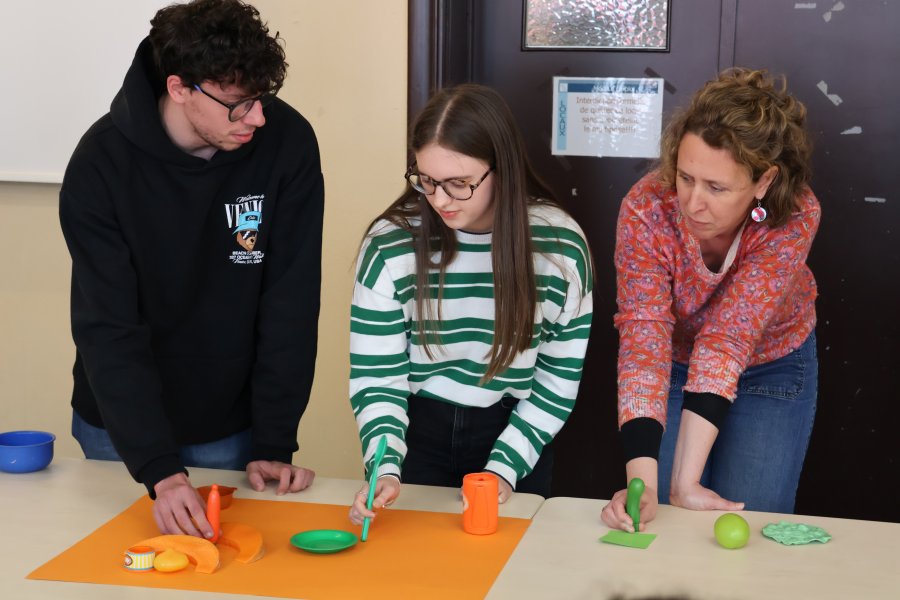 Le théâtre d'objets comme outil de lutte contre les discriminations #669