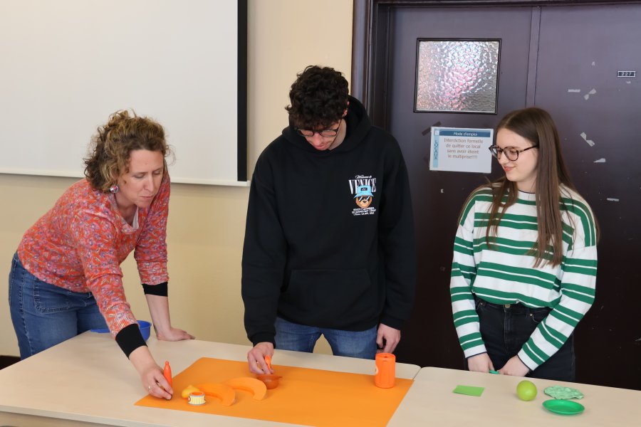 Le théâtre d'objets comme outil de lutte contre les discriminations #669