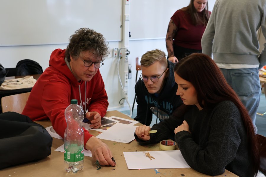 Le théâtre d'objets comme outil de lutte contre les discriminations #669