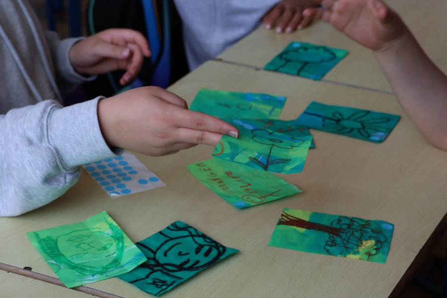 Transformer les créations des jeunes en cartes postales #676
