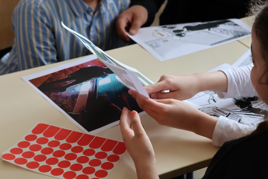 Transformer les créations des jeunes en cartes postales #676