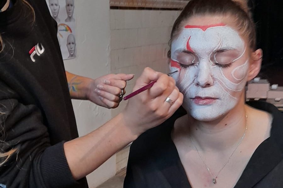 Techniques de grimage et maquillage artistique