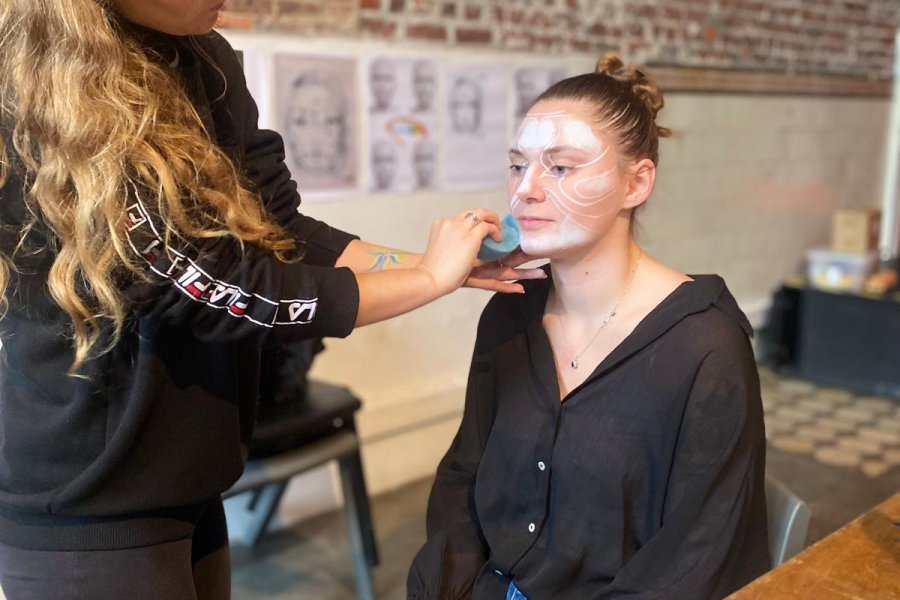 Techniques de grimage et maquillage artistique