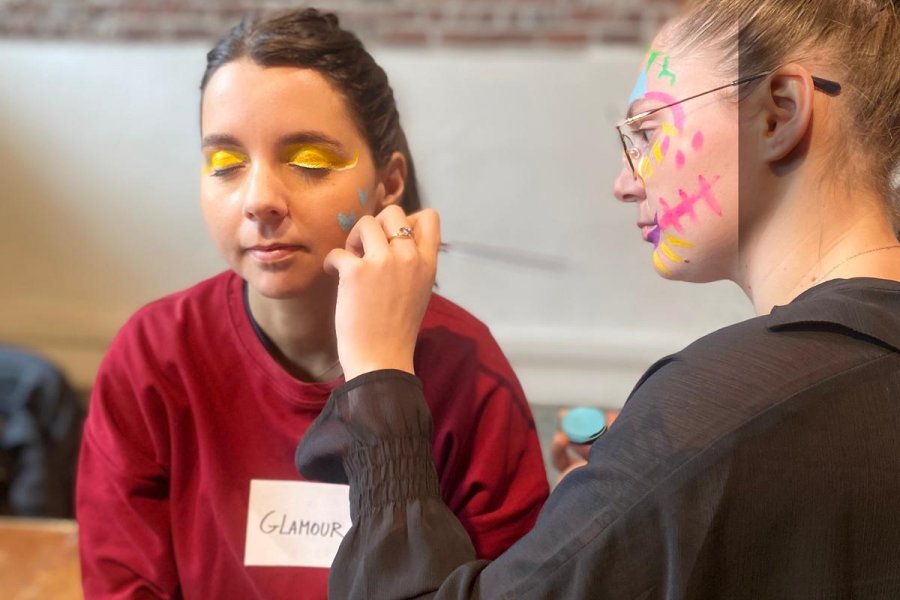 Techniques de grimage et maquillage artistique
